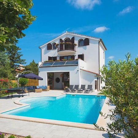 Villa Andrija Family Dream With Heated Pool At The Sea With Beautiful Garden, Outside Cinema And Kids Playground Fažana Buitenkant foto