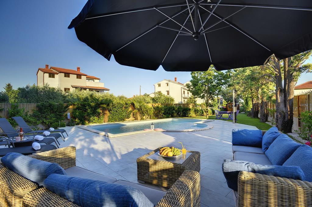 Villa Andrija Family Dream With Heated Pool At The Sea With Beautiful Garden, Outside Cinema And Kids Playground Fažana Buitenkant foto