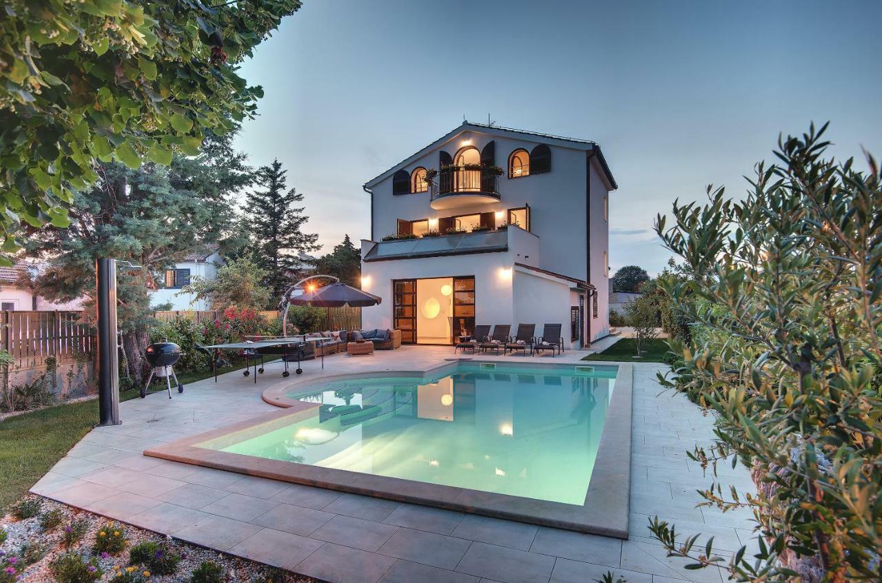 Villa Andrija Family Dream With Heated Pool At The Sea With Beautiful Garden, Outside Cinema And Kids Playground Fažana Buitenkant foto