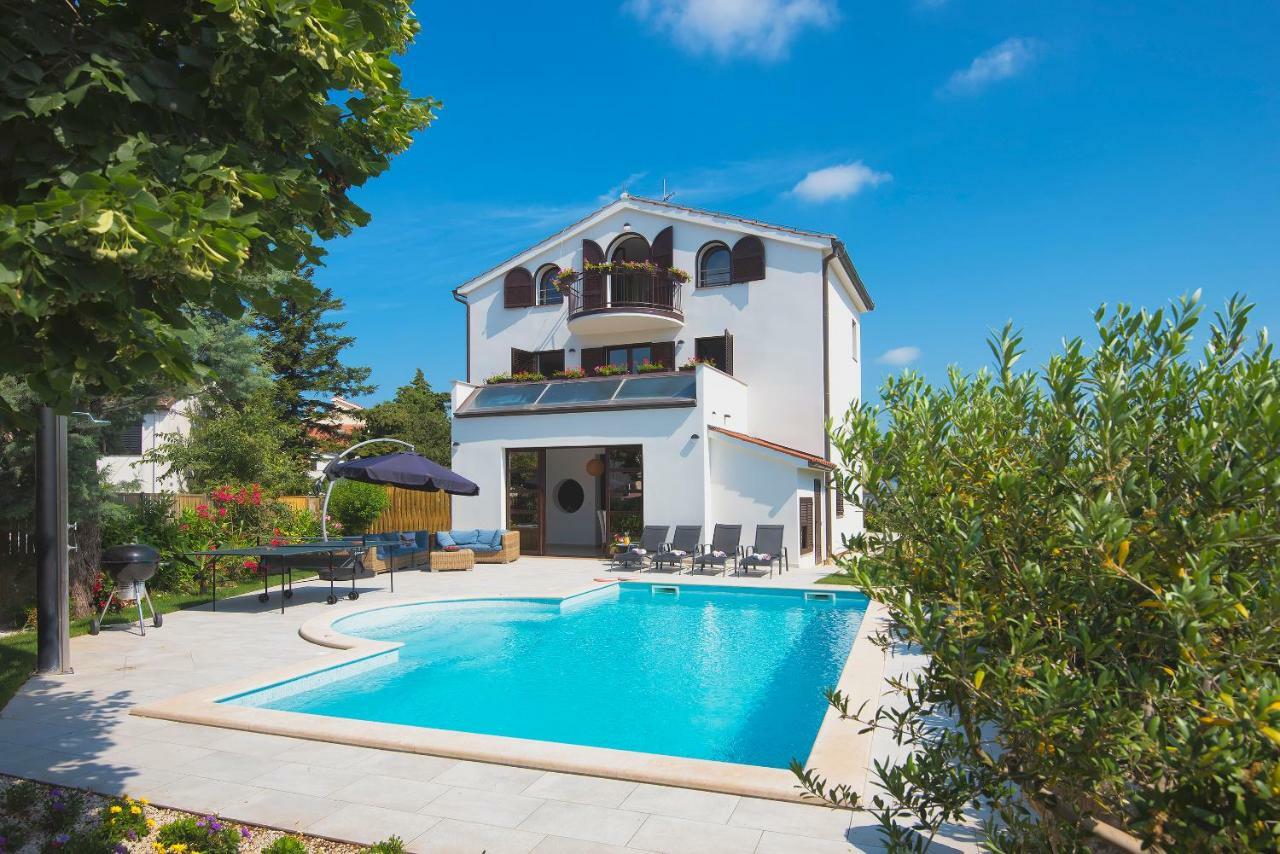 Villa Andrija Family Dream With Heated Pool At The Sea With Beautiful Garden, Outside Cinema And Kids Playground Fažana Buitenkant foto