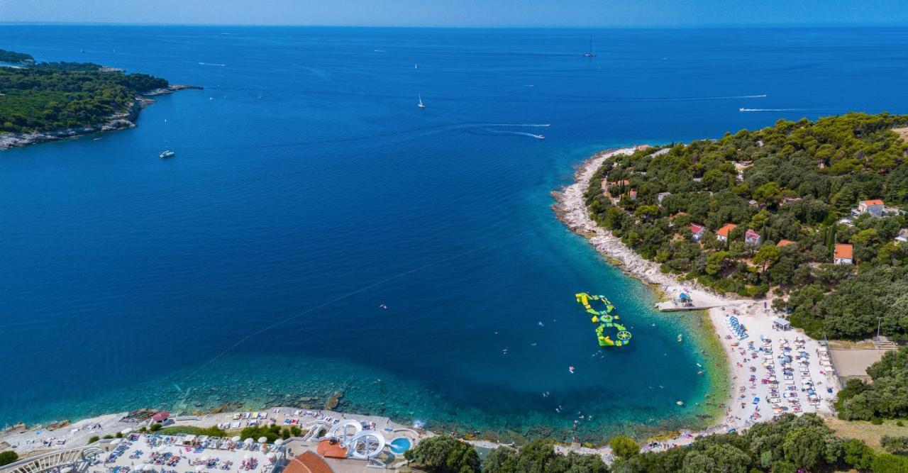 Villa Andrija Family Dream With Heated Pool At The Sea With Beautiful Garden, Outside Cinema And Kids Playground Fažana Buitenkant foto